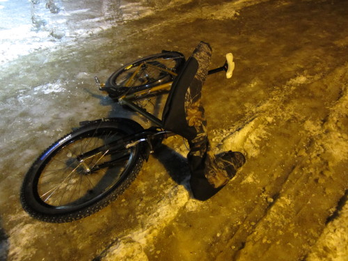 thechurchofcycling: The studded front tire has great traction for the ice covered roads!  I didn’t