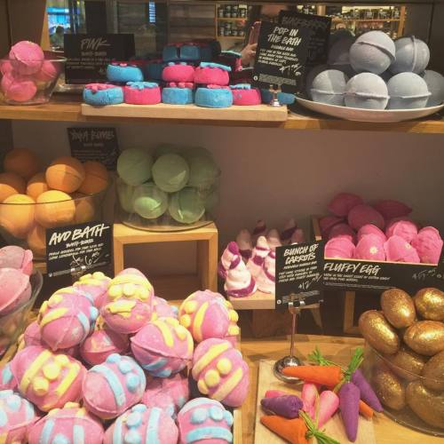 bradbod:  + I don’t know what it is about Lush but I always feel welcome and appreciated when I’m there.  (at LUSH Cosmetics Woodland Hills) 