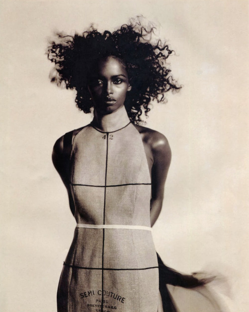 pilipi:le blanc mets la formevogue paris ca.1995ph: christophe cufos model: kadra ahmed omar