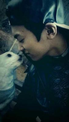 iseuli:  l. joe loves his puppy so much :’(