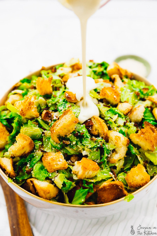 deliciousvegetarianfoods: This Vegan Caesar Salad is perfect for a crowd-pleasing dish! It’s m