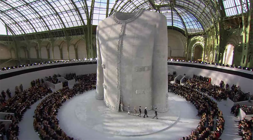 reichsstadt:jesus-aime-la-house:The sets at Chanel 2008 - 2015these sets consistently