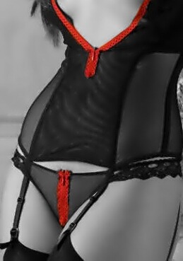 sexysassycolor:  Red detail garter