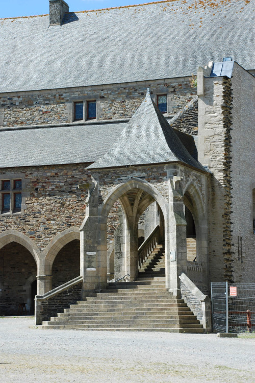 un-monde-de-papier:Le château de Vitré, en Ille-et-Vilaine.Source: www.all-free-photos.com