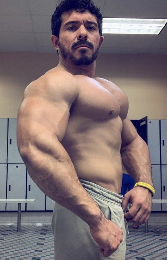 musclegodselfies:Jeff Molano