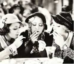 miss-flapper:  Ann Dvorak, Joan Blondell,