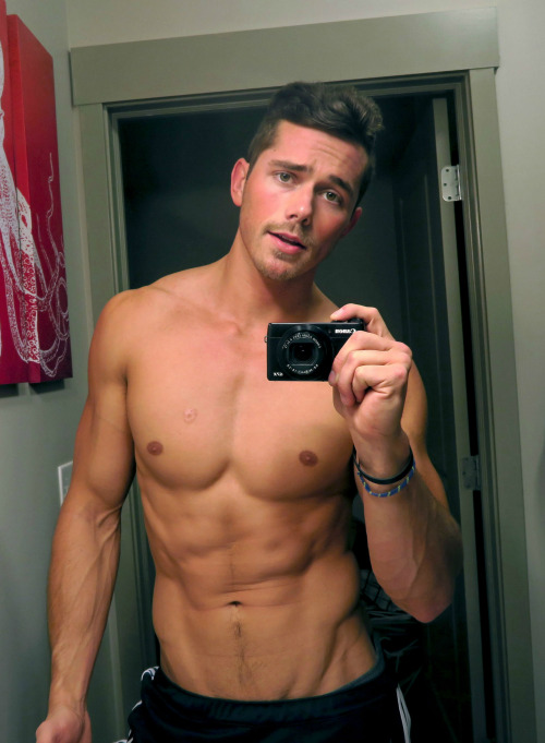 fromlampstoowen:  Mark E. Miller - YouTuber  One of the most beautiful man in the world’s most beautiful gay relationship!