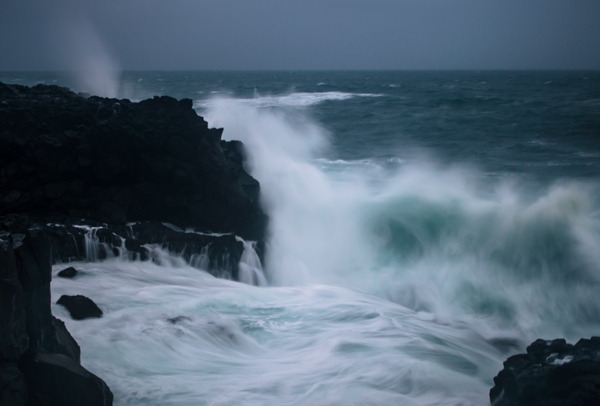 dotcore:  Crashing Waves.by Jan Erik Waider. 