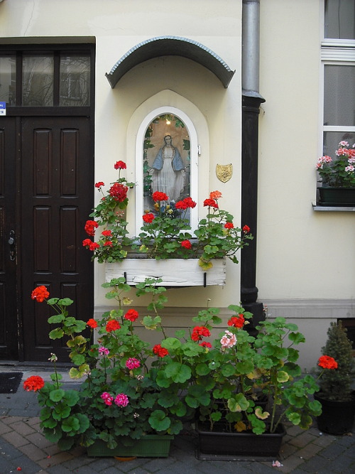 lamus-dworski: Examples of the surviving wayside shrines in the city of Warsaw, Poland. Many of them