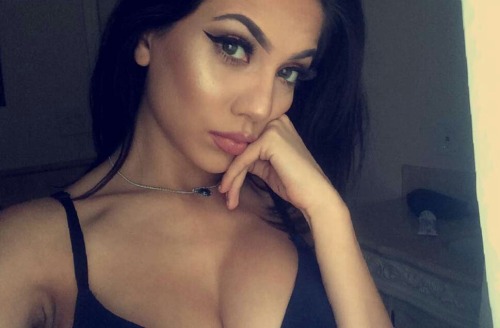 fawhnnes:  always pouty