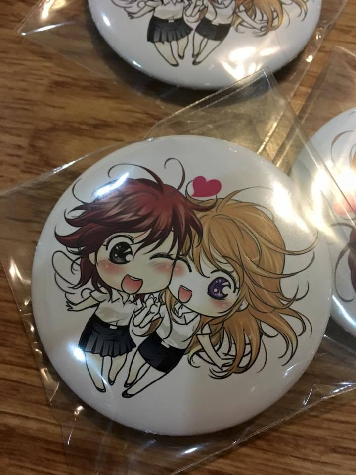 Do you want this cute badge?Buy pre-order for Lily Love vol 1 English edition!All