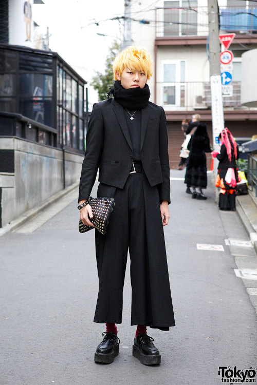 20-year-old Daichan on the street in Harajuku in an (almost) all black outfit featuring a Lad Musici