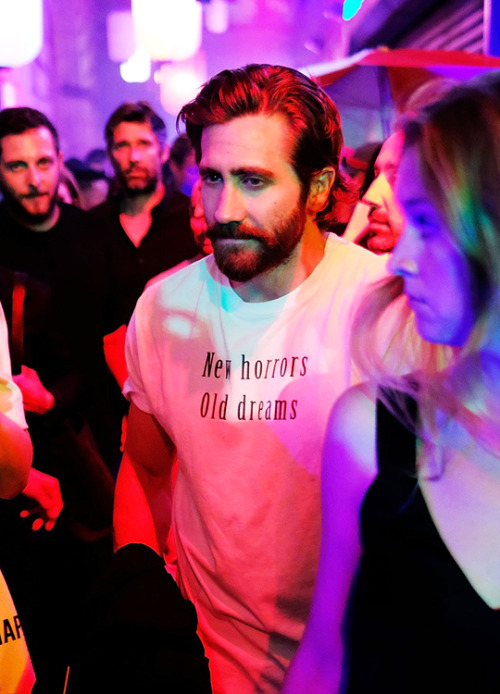 gyllenhaaldaily: Jake Gyllenhaal attends Raf Simons SS18 Runway Show with FIJI Water at Golden Sun L