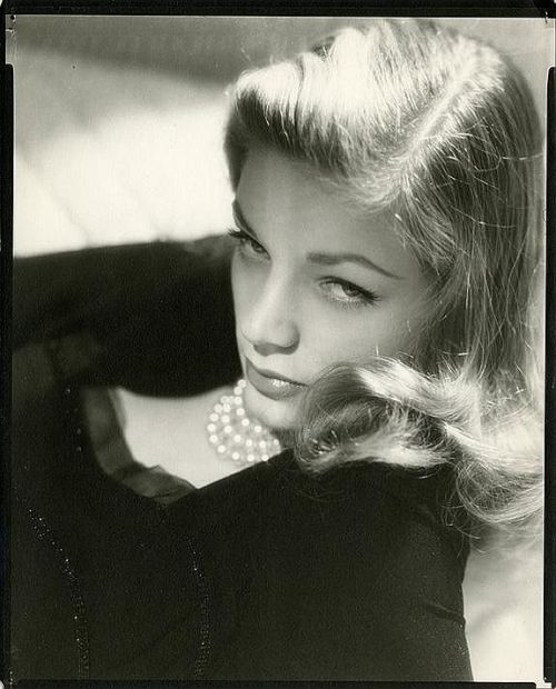 jenna-davis: Lauren Bacall photographed by John Engstead