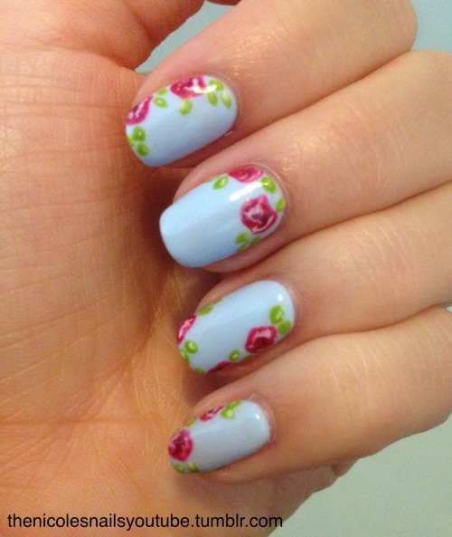 Vintage floral nails