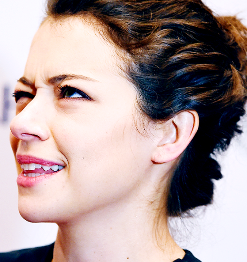 324b21-clone:  Tatiana Maslany, Paleyfest 2015