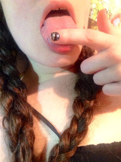 naturalass:  jellybeanphalange:  Horny fun last night! Braided pigtails to rein me in, if you will! Unf!!  Wouaw