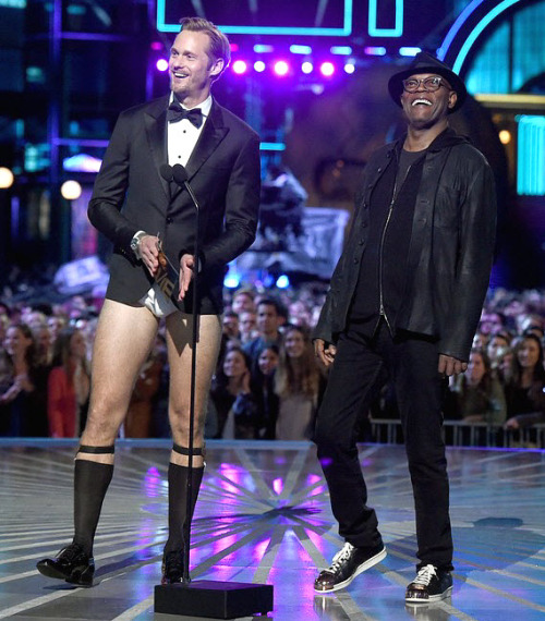 askarslibrary: Alex at last night’s MTV Movie Awards (April 9, 2016): Tarzan didn’t wear pants. A pantless Alexander Skarsgard, who’s starring as the title character in The Legend of Tarzan, presented the award for best movie. “I was going to