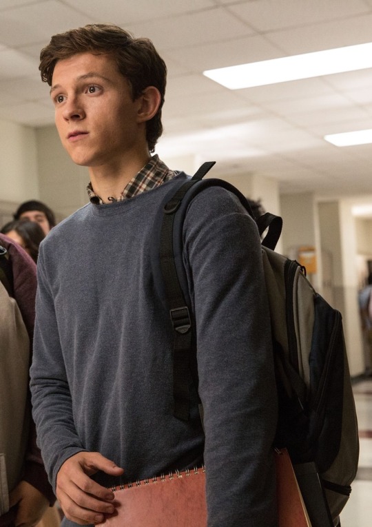 peterssquill:  peterssquill:  “tom holland’s peter parker is a nerd”…. I have to laugh. I HAVE to laugh. tobey maguire’s peter parker did not wear the highest prescription glasses, run after the school bus while all the kids and the bus driver