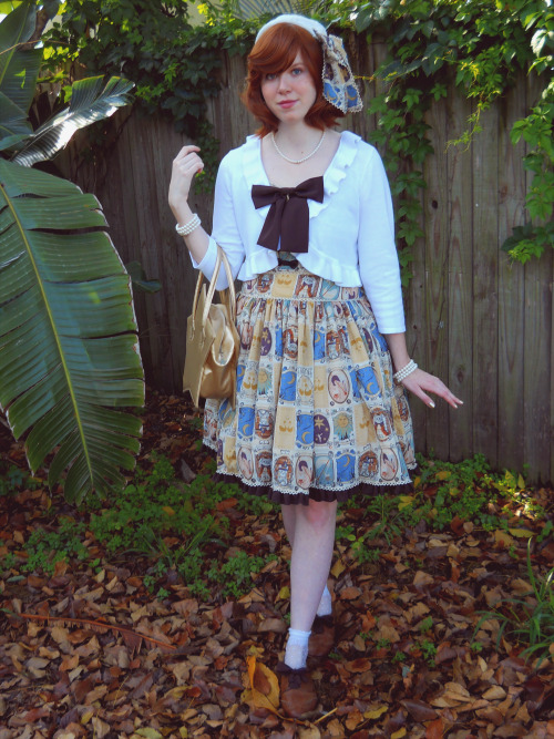 salemscloset:  Thought it was more of a sweet outfit, but I won the title of ‘Classic Lolita’ in the fashion contest at the Morikami! Either genre, this outfit seemed very ‘magical cat lady’ to me.
