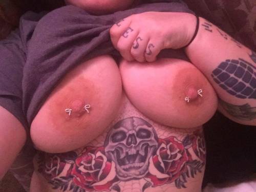caitlinisradical: Daddy bought me my favorite nipple rings ever ❤