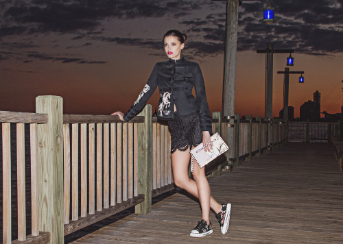 Seize a sunset moment in the street-style chic of Valentino’s Animali Fantastici sneakers. Rea