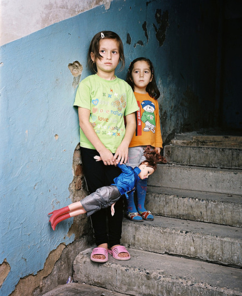 citroncollective: Rob Hornstra - Diana and Lena from ‘The Sochi Project’ on Flickr.