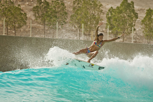 surphile:  Sally Fitzgibbons; artificially above the lip.photog mitchell via redbull