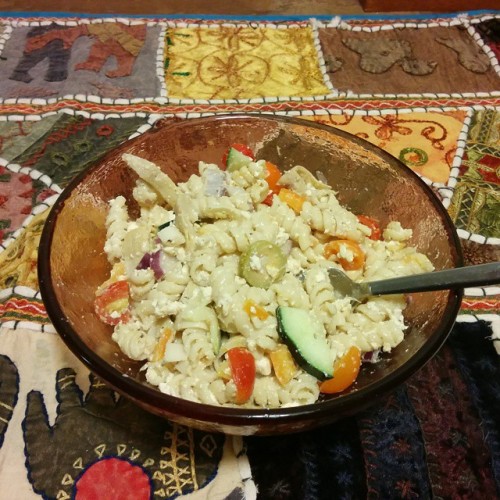 Hot days call for cold pasta salad, this one is with homemade tofeta! #vegan