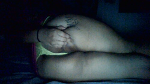 mami-morena: Good Morning Babies  I woke up wishing someone was eating my pussy