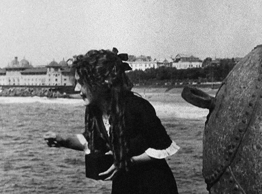 Mary Pickford in Won by a Fish (Mack Sennett, 1912)
