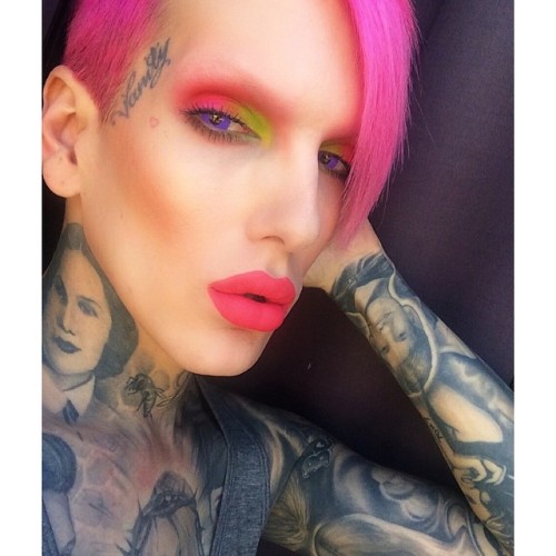 jeffreestar: ⚡️used #urbandecay “electric” palette on eyes / @anastasiabeverlyhills #bro