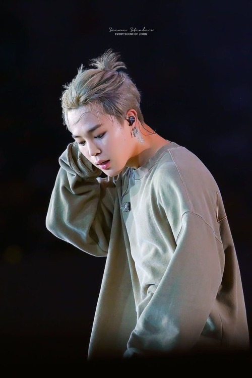 OMFG JIMIN IN A MANBUN!