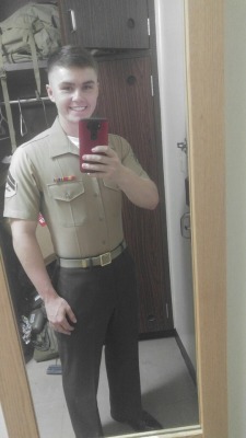 diksoutforharambaby:Super hot Marine: hot body, handsome asf, and a hot small dick…what else could we ask for? #fuckboyslayer …. with a fuckboy like this I would be semper fidelis ;) 