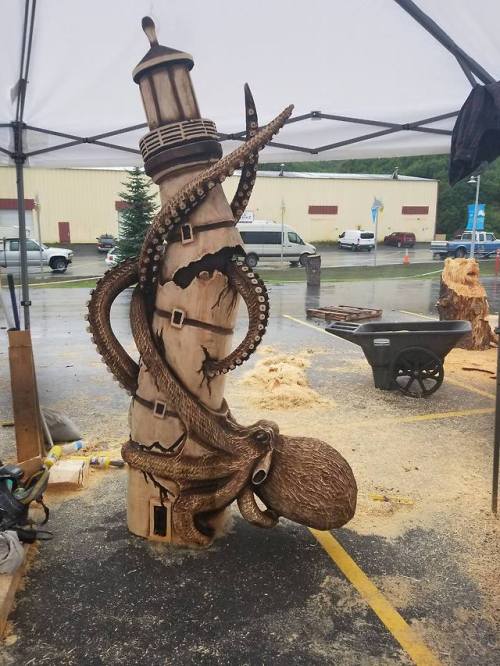 steampunktendencies:Release the Kraken!Chainsaw carved by Brandon Kroon at The Alask a Cup Carving C