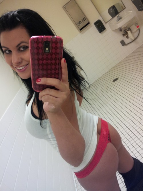 somelikeitselfshot:  http://somelikeitselfshot.tumblr.com/ 