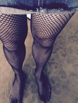 Nice legs.  Thanks for the submission radtimetravelchildâ€¦.