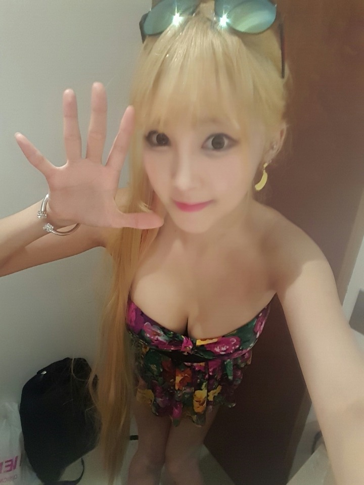 kormodels:  Kim Olia’s selca