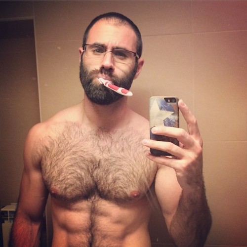 malefeed:  pakozoic: Bona nit! 🌜 [x] #pakozoic 