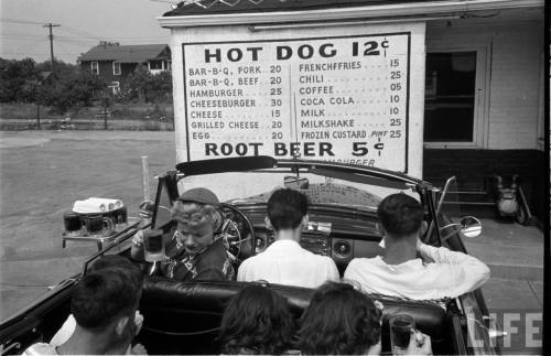 Dagmar and family go to the drive-in(Alfred Eisenstaedt. 1951)