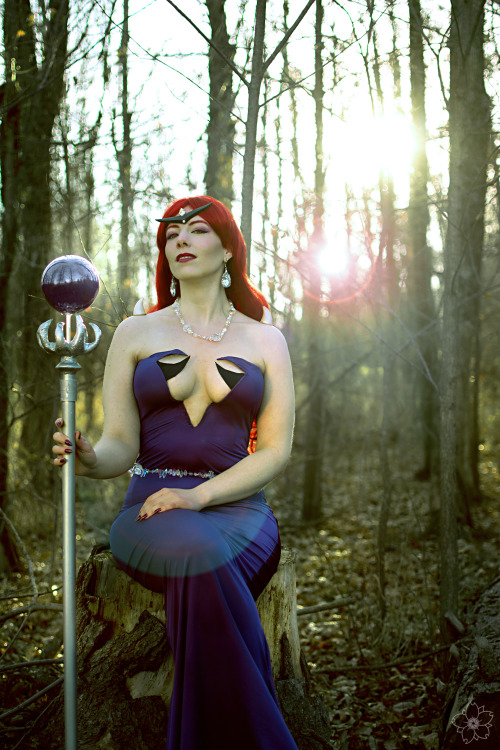 baronvonblitz:A wonderful fall shoot at sunset with @paraparapro !Cosplay: Queen Beryl from Sailor