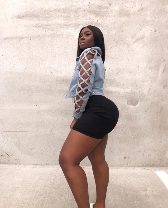 darkmelaningirls:  @ zeebee_g