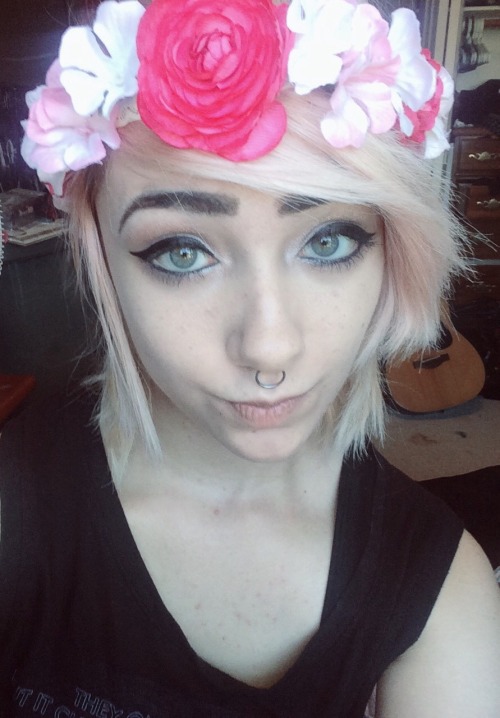 moonshinebabe:  lookin’ cute & stupid