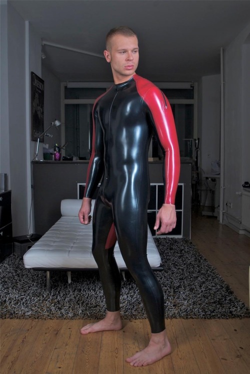 bleu31:  mentalaberration:  That looks so hot whoever he belongs to should superglue the zips.  Great look indeed! 