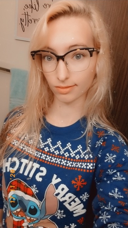 thingssthatmakemewet:There’s snow on the ground today soooo fuck it, I’m breaking out the Christmas sweaters y'all 🎅🎁🎄💖 Oof, y’all… she’s soo pretty! 😍😍🥰