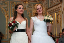 Deducecanoe:  Gaywrites:  See These Women? Their Names Are Irina Shumilova And Alyona