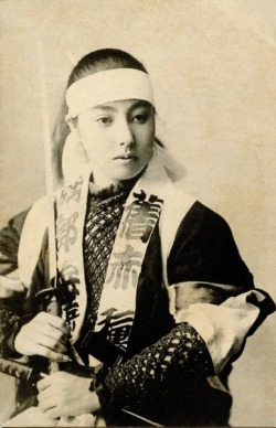 vintageeveryday:  Woman samurai warrior – 12 rare vintage photos of Japanese ladies with their katana swords 