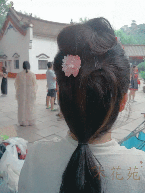 fouryearsofshades: 木花苑 Flower hair accessories for traditional Chinese hanfu.