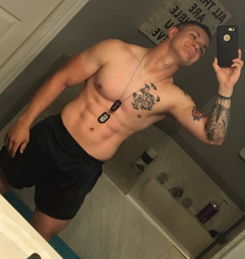 Sex rednecksmoker:  chettbro: Army Abs N Pecs pictures