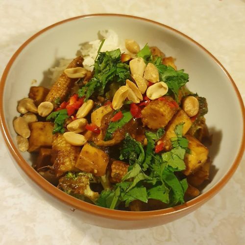 Made up this yummy baked tofu peanut veggie stir fry recipeBake 450g firm tofu cubed in coconut am